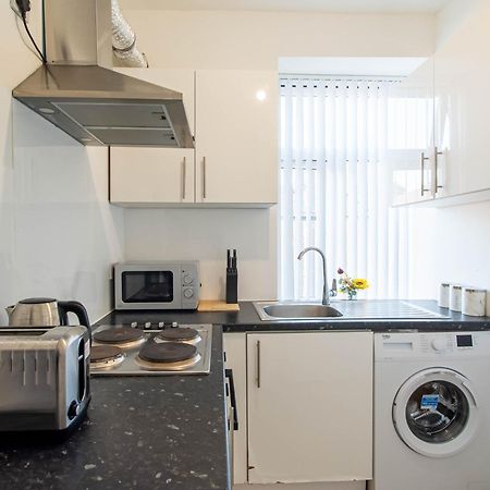 Belgian Studio Apt 2 Huddersfield Bagian luar foto